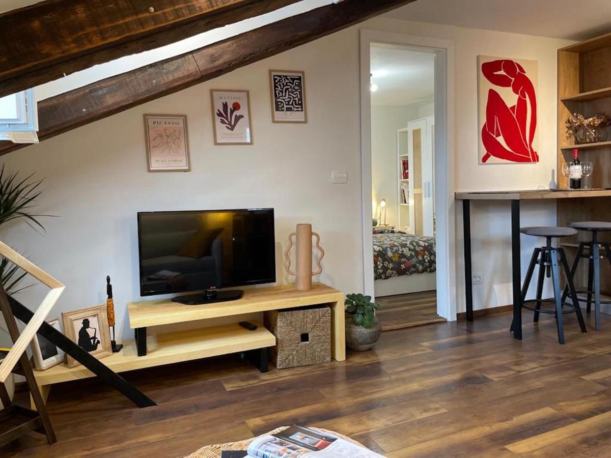 Condo In Town Centre Риека Экстерьер фото
