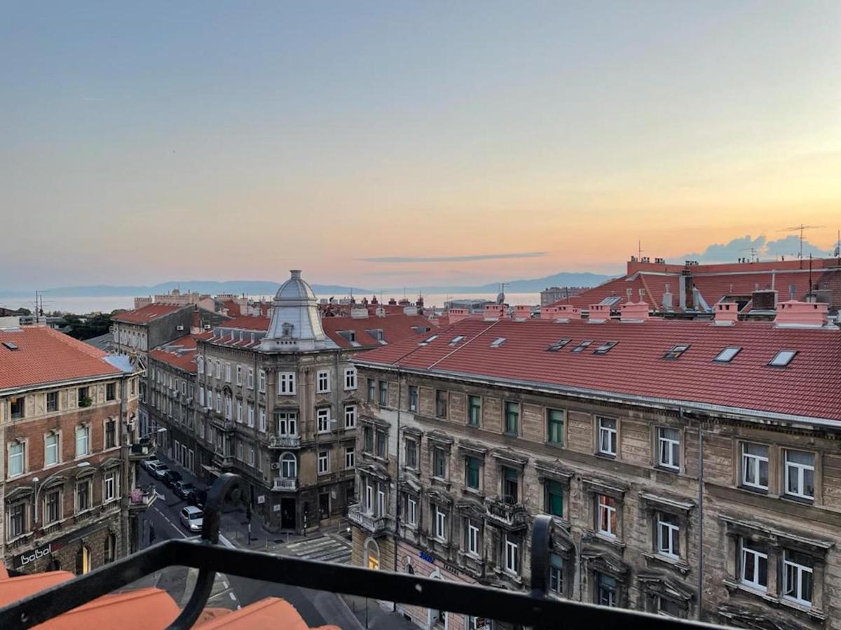 Condo In Town Centre Риека Экстерьер фото